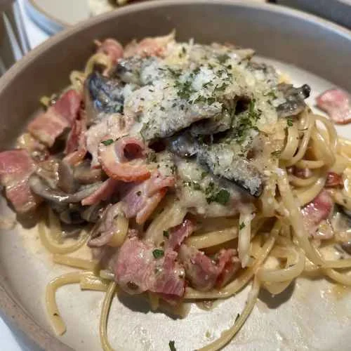 Bacon and Mushroom Truffle Cream Linguine