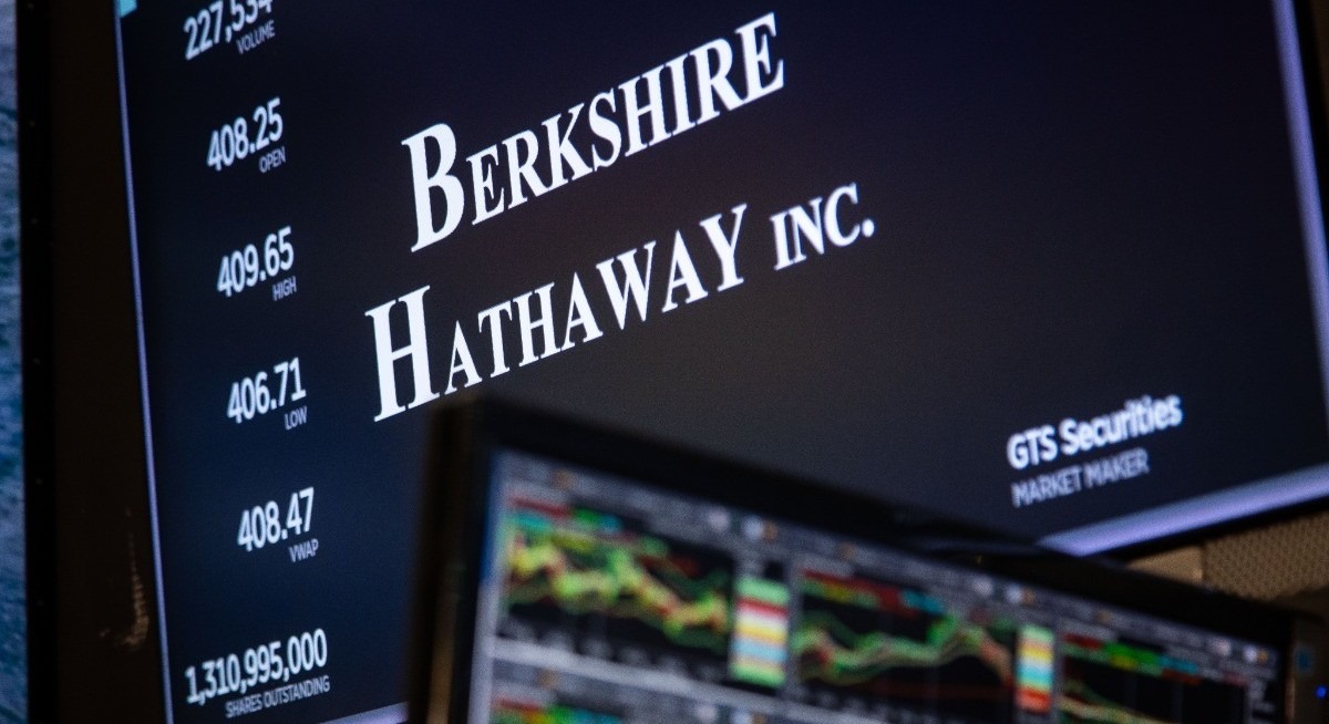 Berkshire Hathaway Discloses $4.3 Billion Stake in Alphabet, Trims Apple Holdings